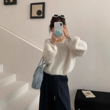 慵懒风奶系穿搭早秋新款毛衣女长袖套头蝙蝠袖短款针织衫气质上衣