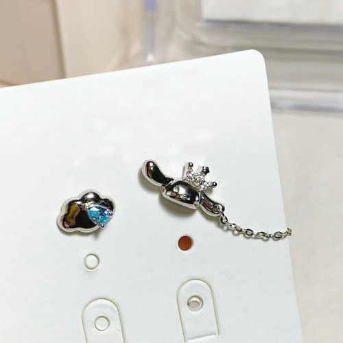 Cute Sanrio Jade Dog Cloud Earrings Women's High-end Design Milky Earrings Big Eared Dog Earrings