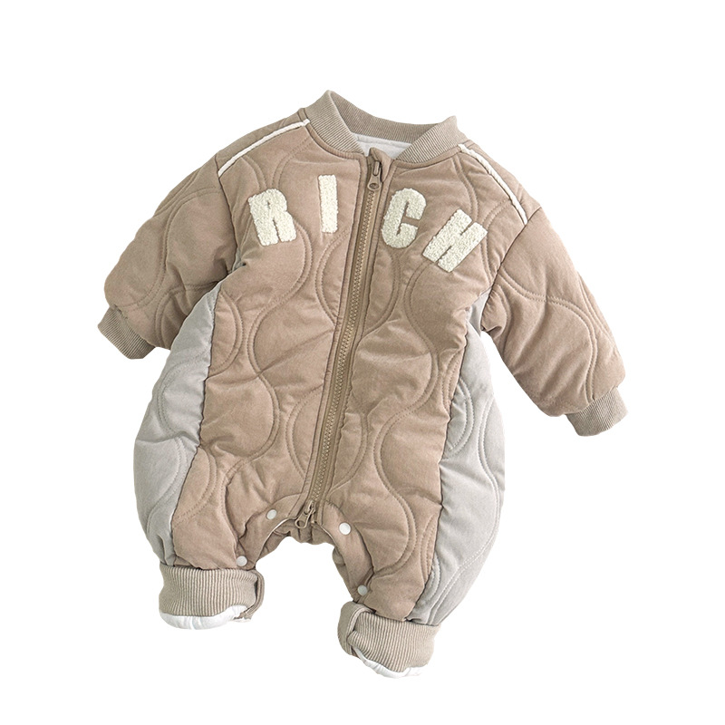 2024 nuevo invierno bebé coreano de dibujos animados letras de estilo occidental acolchado de algodón grueso cálido y cómodo abrigo de algodón de una pieza suave