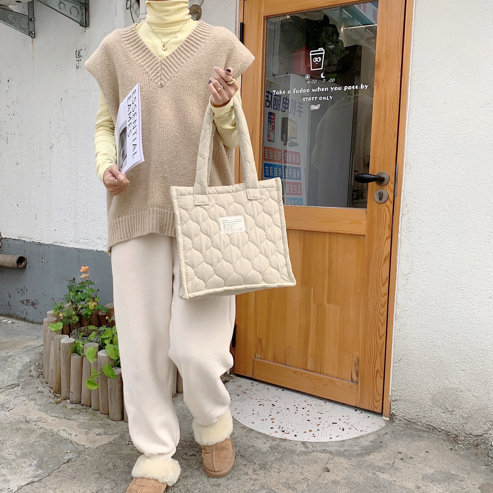 【 In Stock 】210301 large-capacity single-shoulder tote bag, quilted gourd hand-held commuter bag, autumn and winter hand-held bag for women undefined