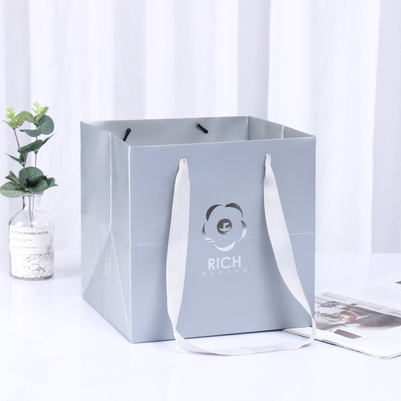 方形白卡印花手提袋ins风鲜花插画纸袋摄影道具宽底礼品袋印logo