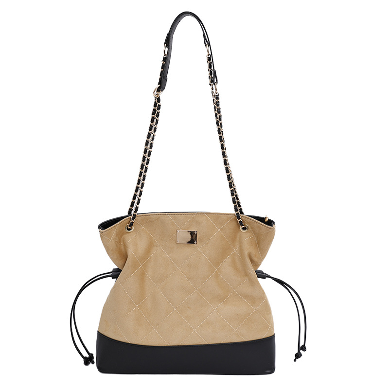 Bolsa de cadena de diamante transfronteriza retro bolso de cubo de agua mujer otoño y invierno 2025 nuevo empalme mochila de hombro de viaje