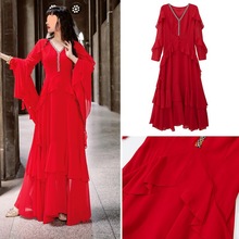 赫本风复古V领红色连衣裙海边度假沙滩裙飘逸大摆沙漠红裙