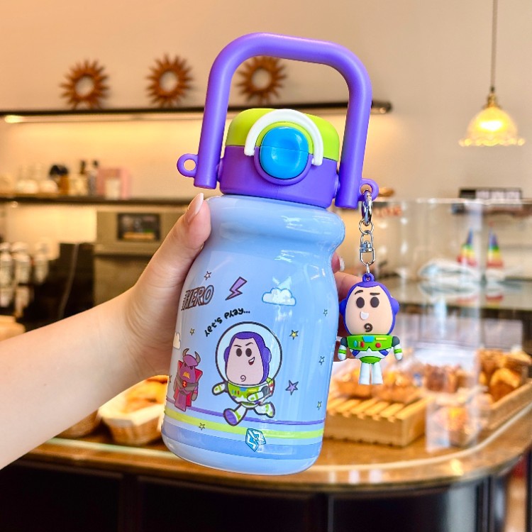 Hermosos osos de fresa para niños tazas de agua de juguete siempre movilización tazas de agua nuevas tazas de paja especiales para niños y niñas para la escuela