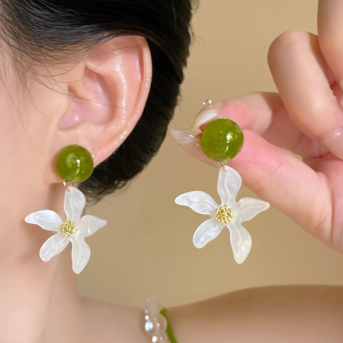 White green earrings flower-shaped
