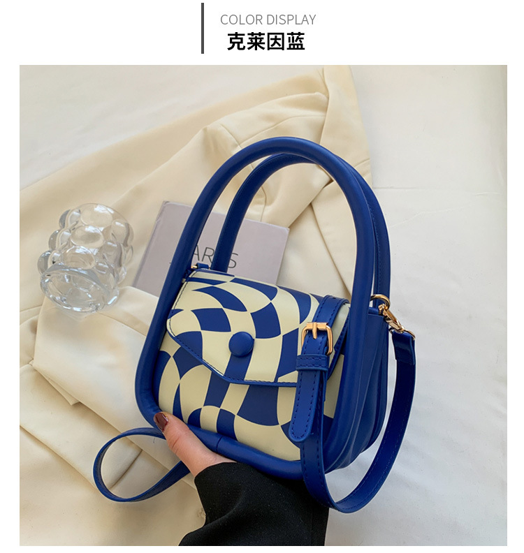 Niche Design Fashion Handbag Women's Winter 2021 New Messenger Small Bag display picture 5