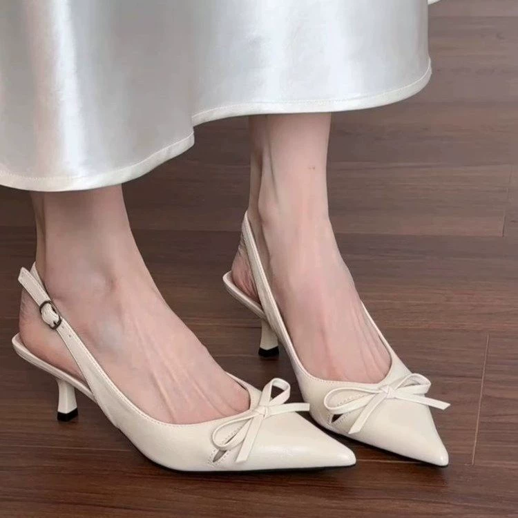 Французские остроносые туфли-стилето для светских львиц, летняя корейская версия 2025 года, новые нишевые закрытые босоножки в стиле феи.