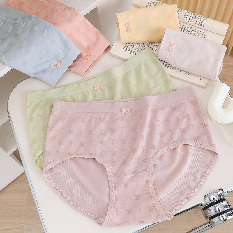 Teddy Bear 60-Count Rayon Cute Cartoon Girl Student Underwear Seamless Mid-Waist Briefs Hip-Hugging Comfortable Simple