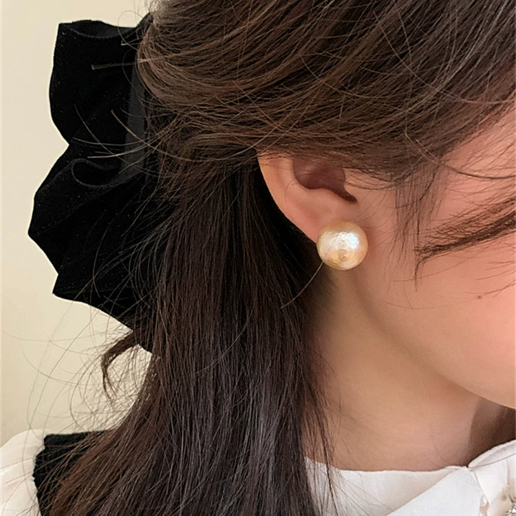 Retro earrings from pearl, champagne color, light luxury style, high-quality style