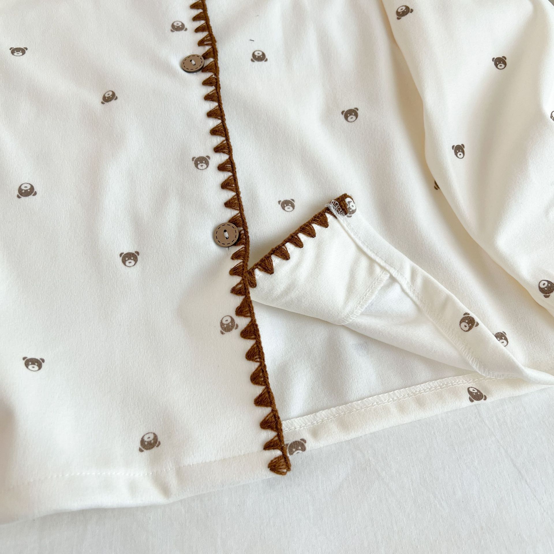 Nuevo pijama de invierno transfronterizo de mujeres de terciopelo con solapa de manga larga cardigán dulce lindo y cálido conjunto de ropa de hogar