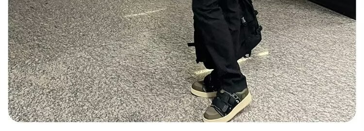 ragazzo in pelle alla moda per uomo, stile di strada europeo e americano autunnale, design di nicchia per moto J, pantaloncini di marca alla moda_voghion.com