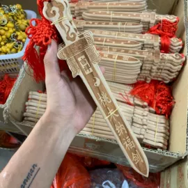 木质工艺品;美发梳;经络保健器材