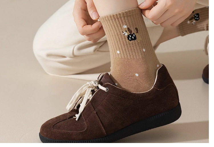 Xinjiang-Baumwollsocken für Damen, Frühlings- und Herbst-Mittellange Socken, reine Baumwolle, antibakteriell, geruchshemmend, atmungsaktiv, Sportsocken, trendige Cartoon-Baumwollsocken im Großhandel