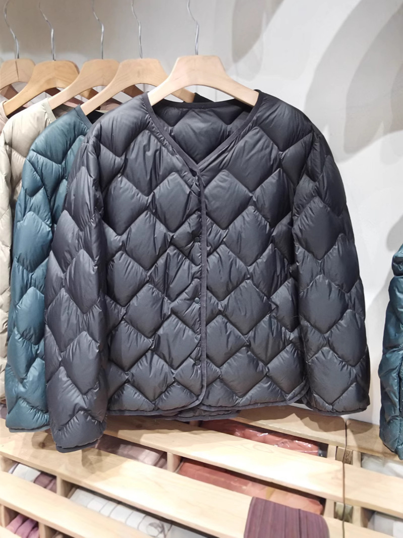 Transfronterizo Tik Tok nuevo chaqueta de plumón de alta calidad mujer corta ligera delgada plumón revestimiento de cuello redondo chaqueta casual