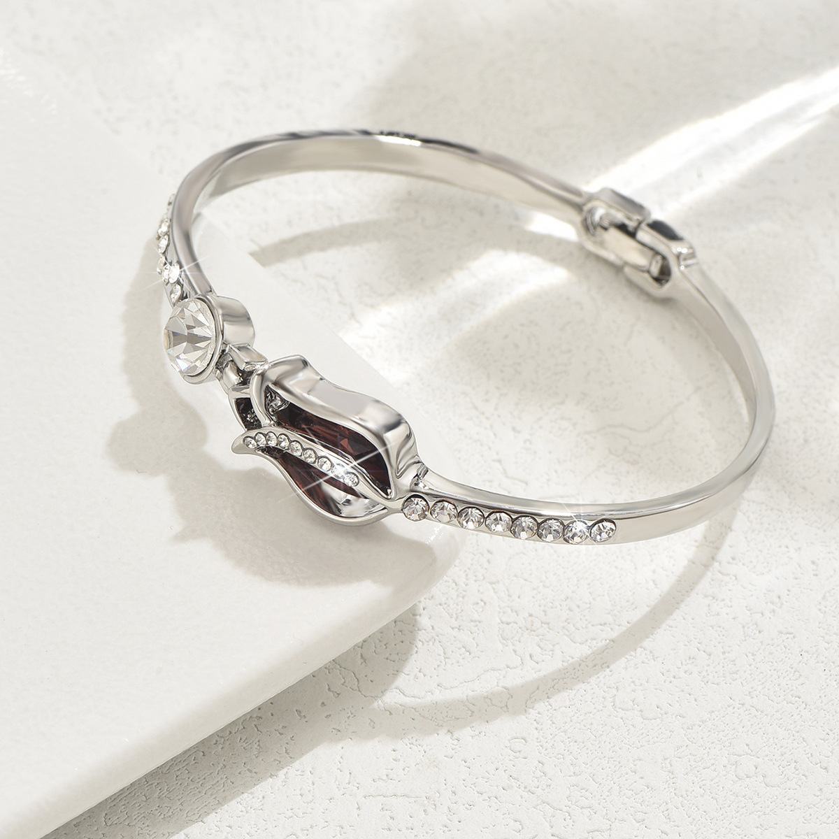 Coreano simple personalidad tulipana cruzada pulsera de doble anillo nicho de diseño femenino lujoso pulsera de pulsera universal pulsera