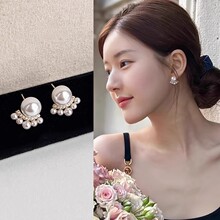 �S��ͬ��������Ů��y���A�ʹ����Ͷ��΢Ц���NAKOYA����