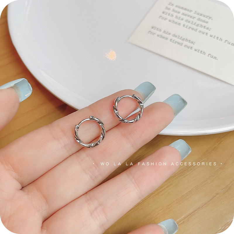 Pendientes de perlas, pendientes de estilo caliente, lujo ligero, pendientes simples de celebridades de Internet, accesorios de Yiwu, venta al por mayor
