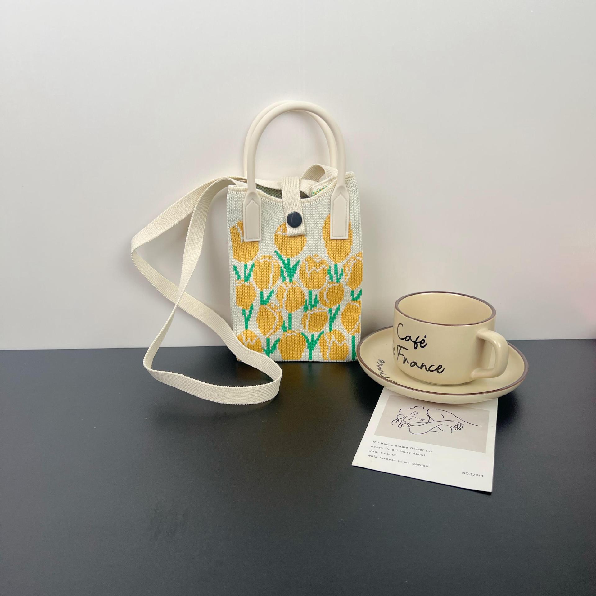 튤립 - 흰색과 노란색