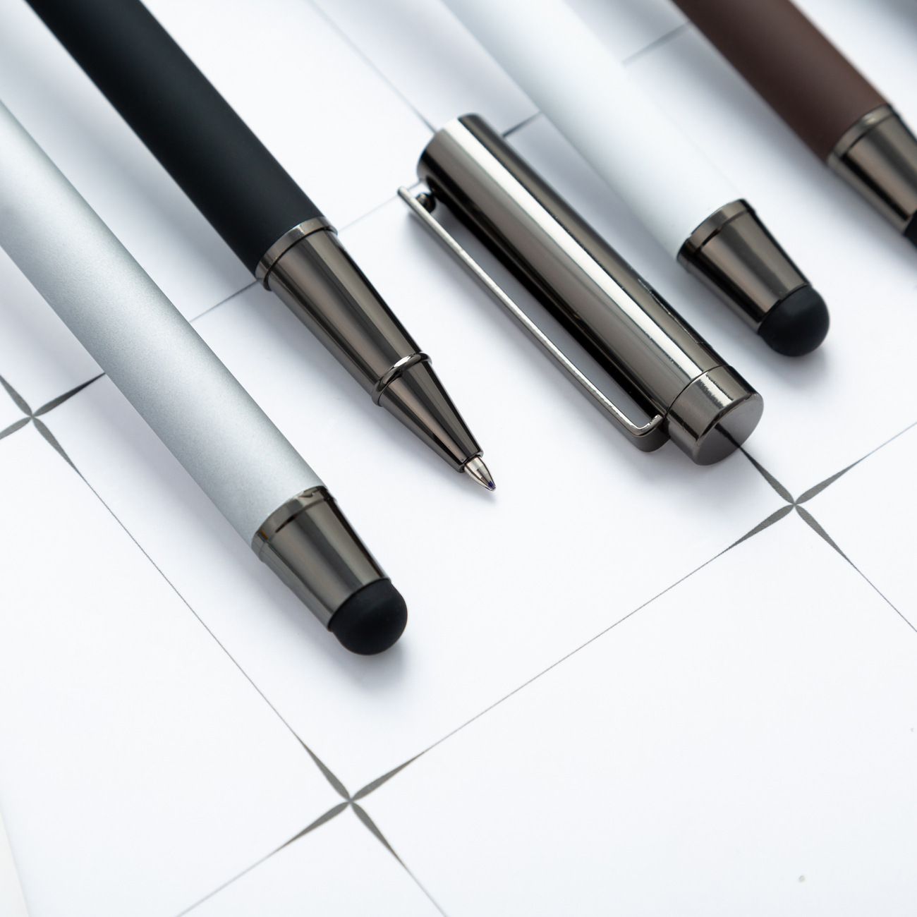 Fabricante mayorista pluma de agua metálica neutra regalos comerciales pluma de firma logotipo imprimido pluma de pantalla táctil pluma de perlas mayorista