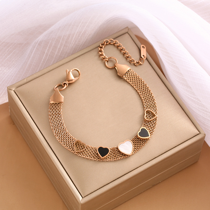 Pulsera de trébol de acero titanium vendedora caliente transfronteriza europea y americana con incrustaciones de concha pulsera colgante pulsera de diseño avanzado sin desvanecimiento al por mayor