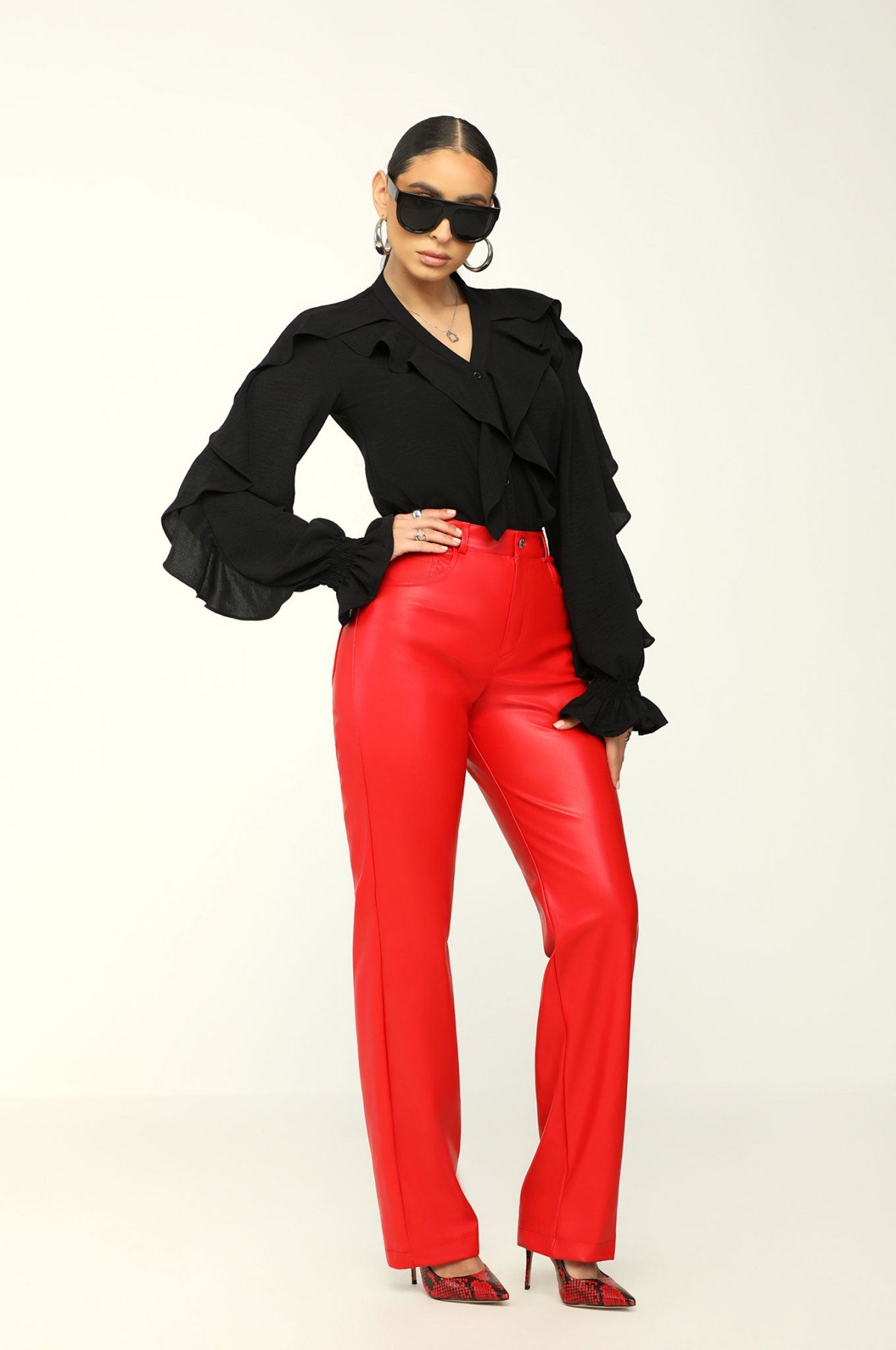 Einfarbiges Pendlerhemd mit Rüschen und unregelmäßigem Revers für Damen_voghion.com