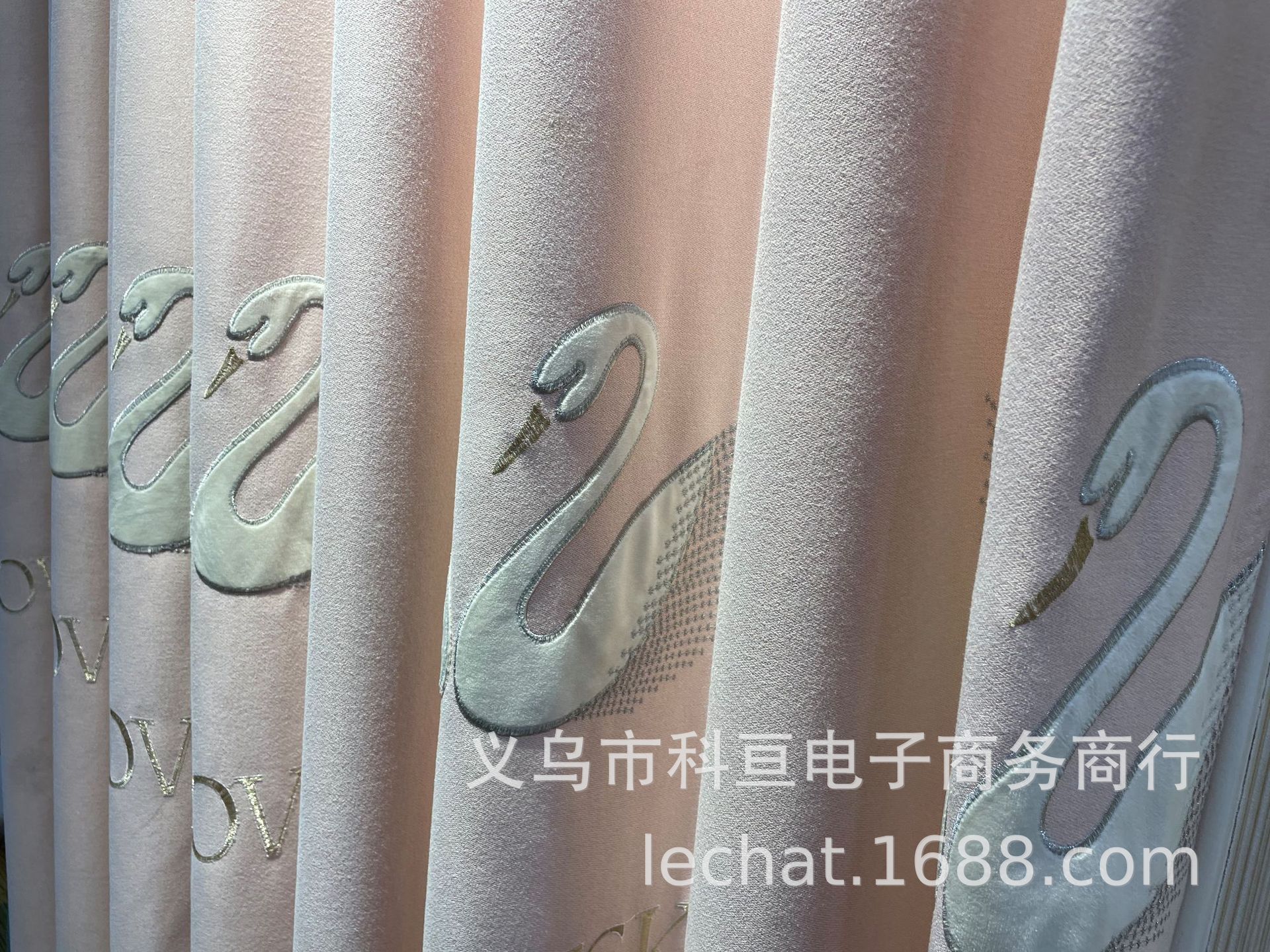 粉色贴绒高档天鹅绣花温馨女孩房儿童房卡通窗帘遮光布成品卧室