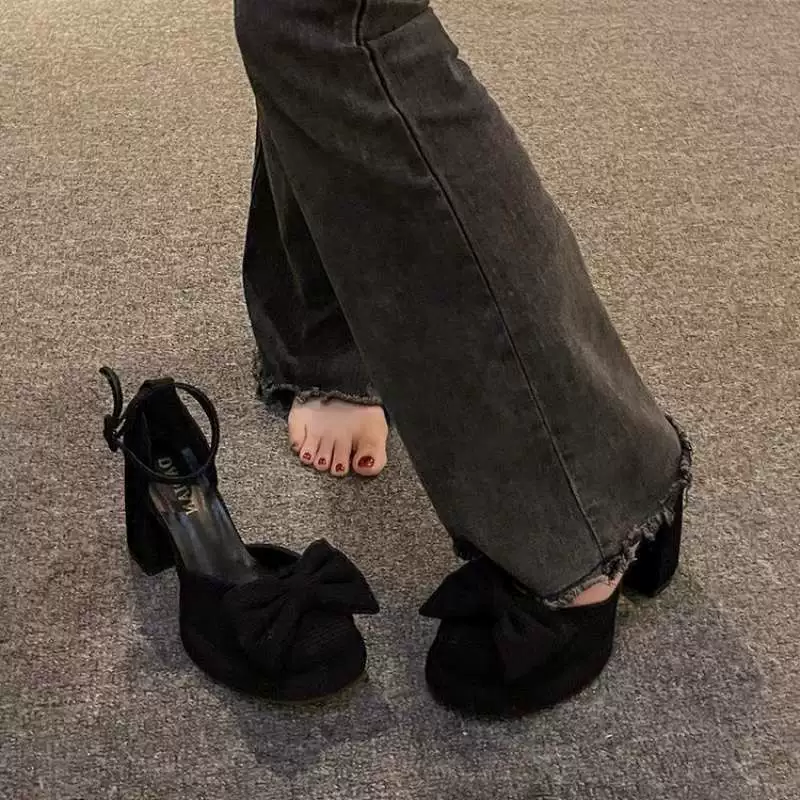 Французские босоножки Мэри Джейн для миниатюрных женщин, новая модная универсальная обувь весна/лето 2025 года на массивном высоком каблуке.