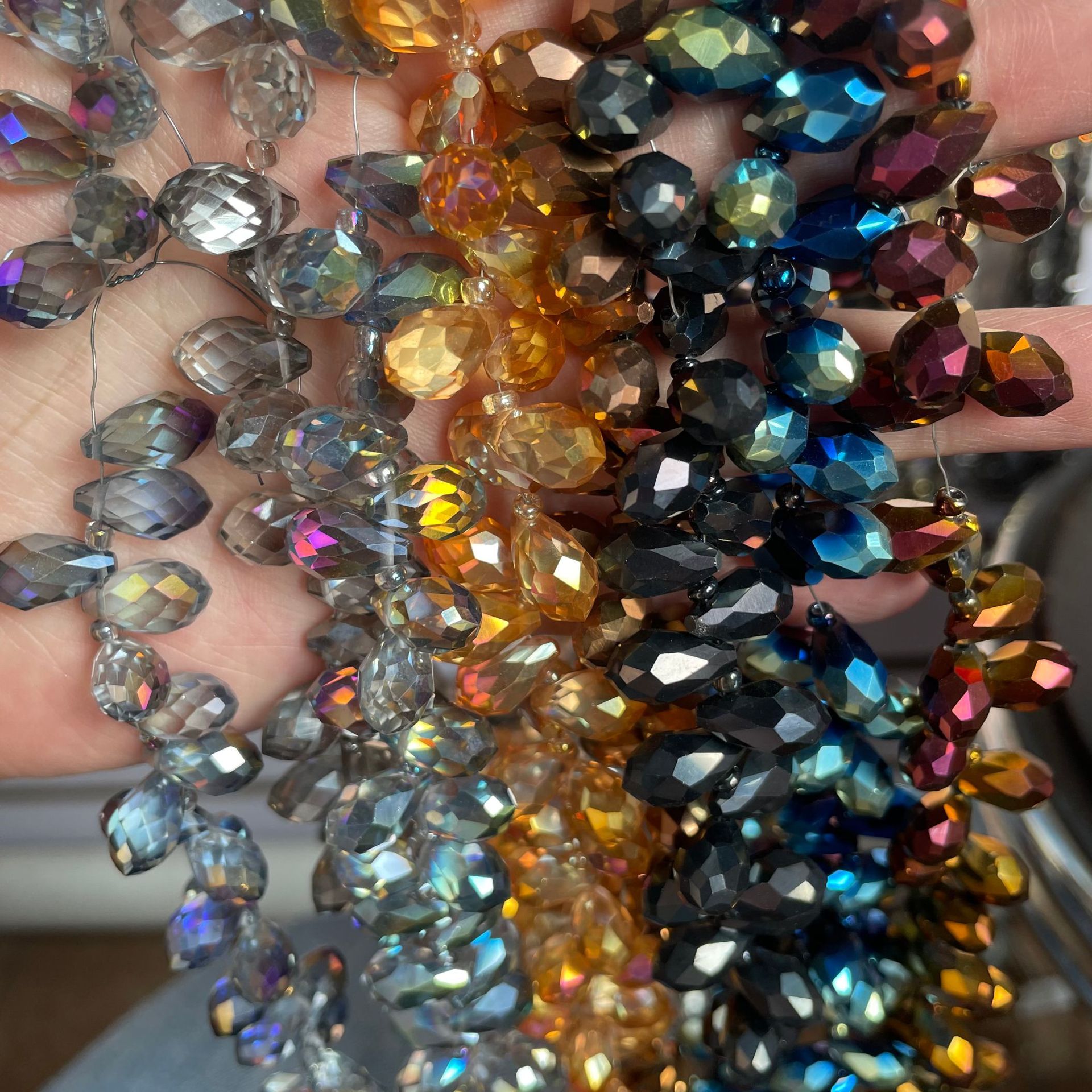 Glass accessory drop-shaped