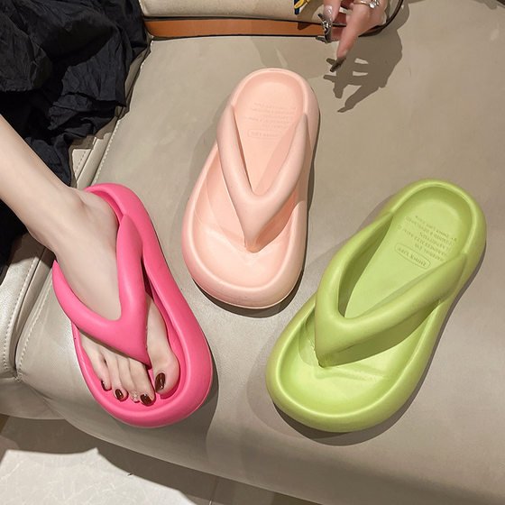 Sandals and slippers women's new summer niche 2025 explosion non-slip super fire out of women's flip-flops