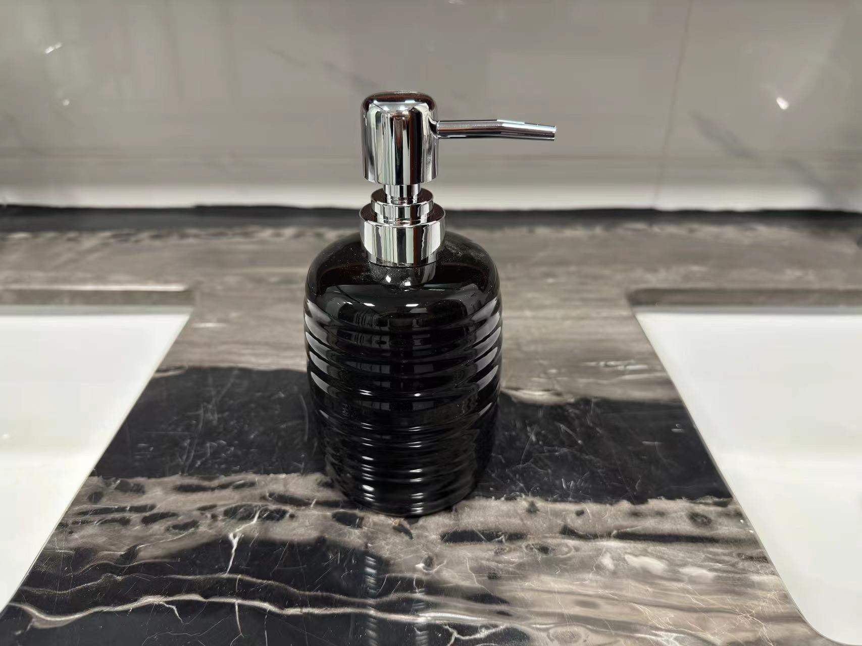 Dispensador de Jabón de Cerámica a Presión para Baño y Hotel