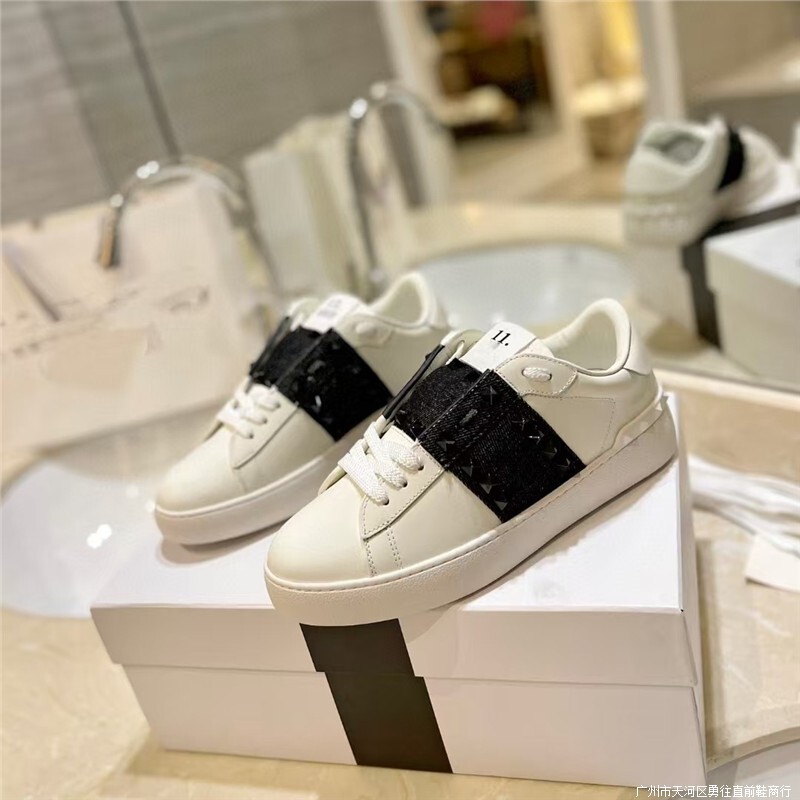 2026 rivet white sneakers for women, fashionable summer casual shoes, unisex sports shoes, white thick-soled large size shoes 2026 rivet white sneakers for women, fashionable summer casual shoes, unisex sports shoes, white thick-soled large size shoes