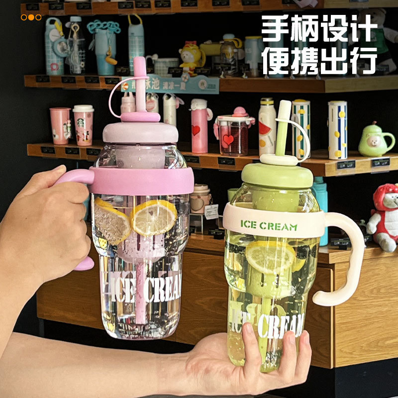 Taza de agua de verano de alto valor gigante de alta capacidad taza de té de leche taza de paja taza de agua deportiva al aire libre hervidor personalizado