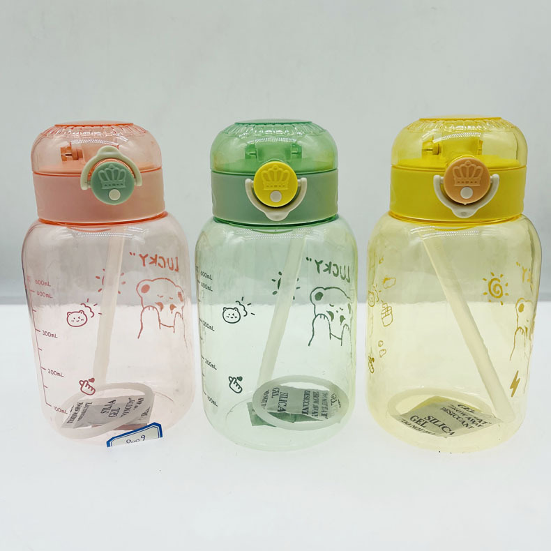 Fábrica al por mayor 2023 nueva celebridad en línea de dibujos animados taza de agua niños portátil lindo taza correa de paja logotipo impreso