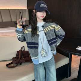 女童毛衣秋季2025新款中大童时尚洋气韩系条纹撞色毛衣开衫牛仔裤