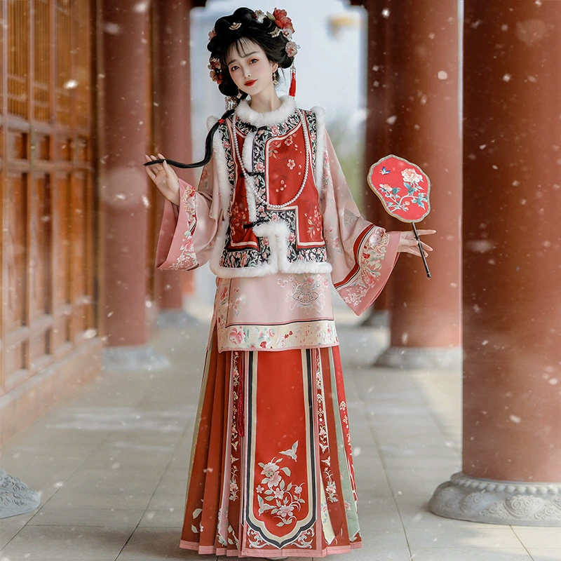 Новый улучшенный комплект женского ханьфу в стиле Цин-Хань: утолщенный жилет, длинная рубашка и юбка-мамьян для женщин, осень-зима 2025.