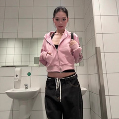 2025新款字母印花哥特风卫衣女春秋薄款百搭休闲连帽短款辣妹外套