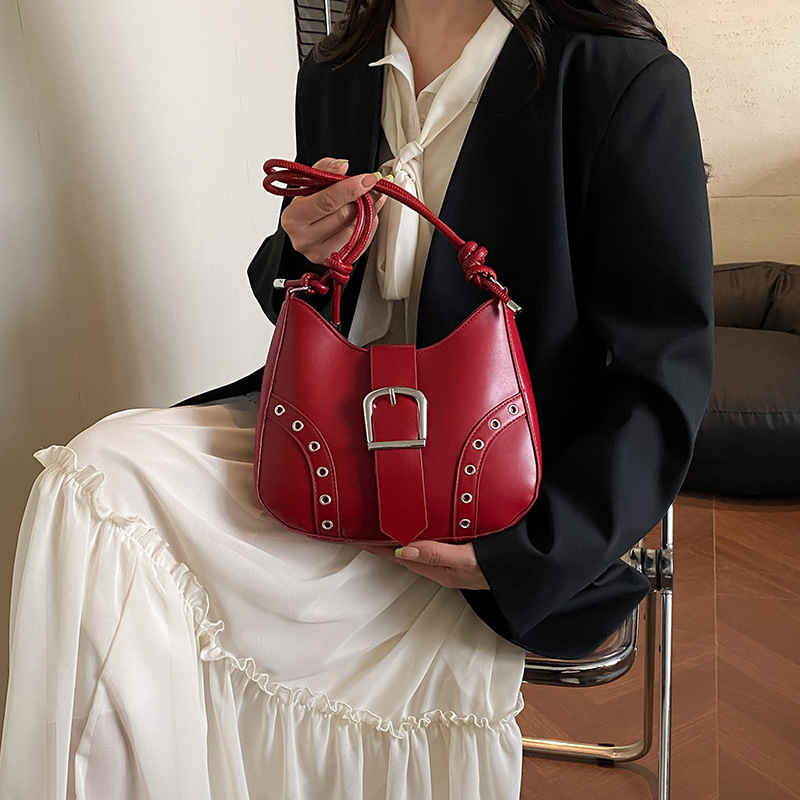 2025 nuevo bolso de verano bolso de axila mujer remache de alta gama moda de nicho bolso de hombro de todo fósforo