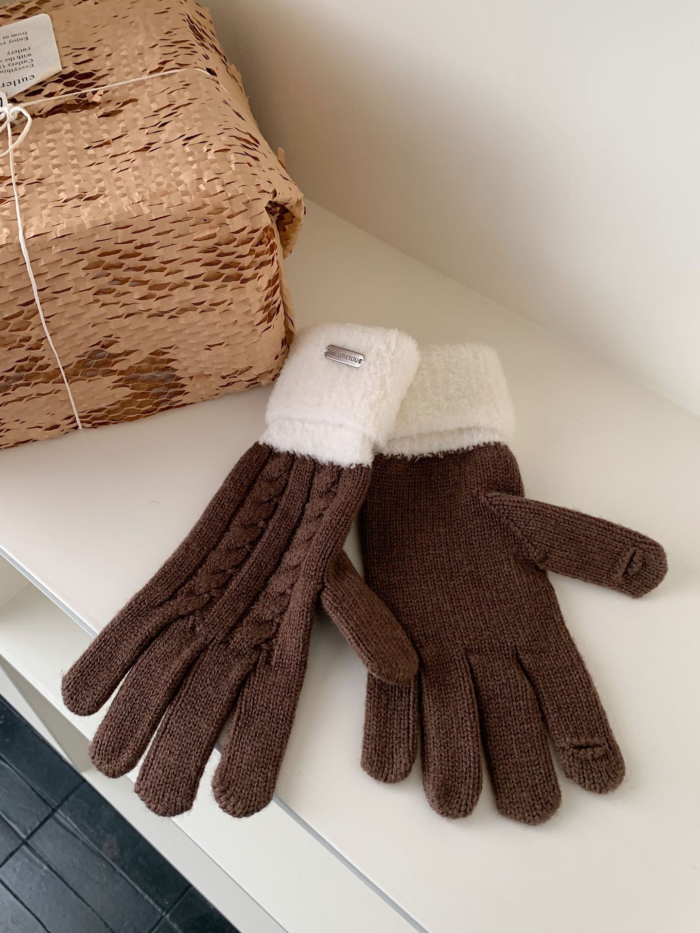 Guantes de lana de bordado clásico de ganado de punto de invierno para mujeres con un alto valor facial grueso guantes de dedo de pantalla táctil caliente