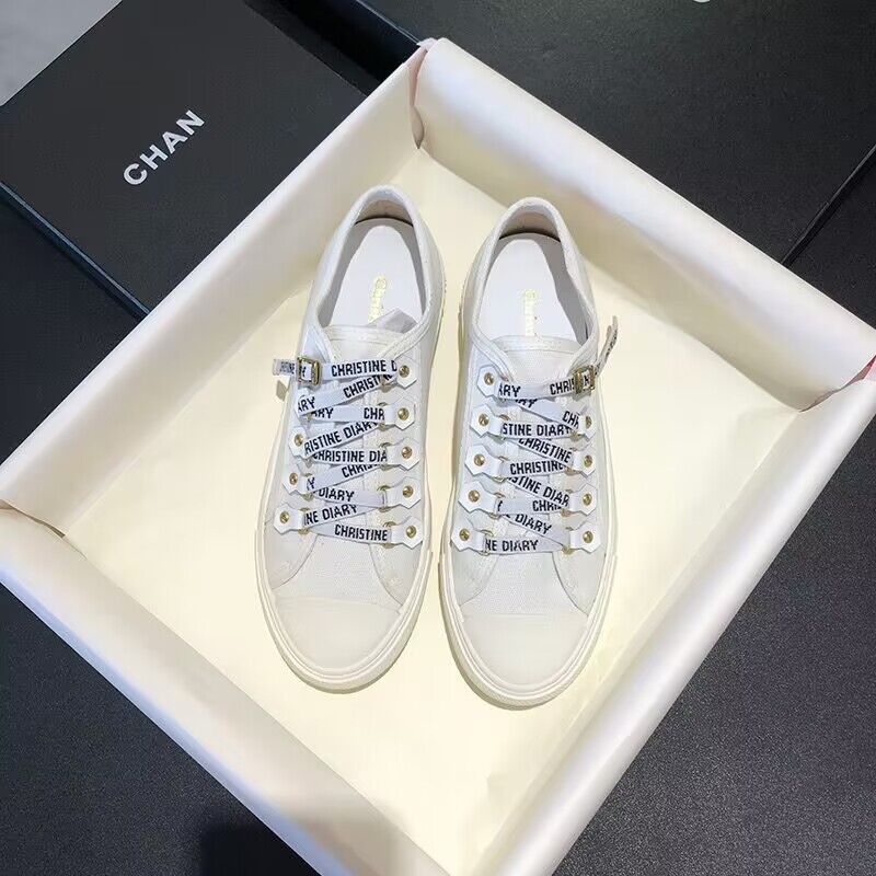 2024 nuevos zapatos de lona bajos de suela gruesa para primavera y verano para mujer D Home presbicia bordado Casual boca poco profunda zapatos individuales más fácil para combinar zapatillas de deporte