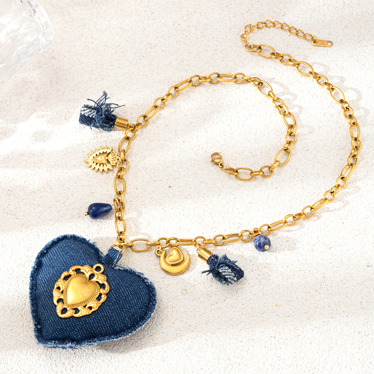 Tiana Europa y América collar de acero inoxidable lujo ligero nicho universal exagerado amor colgante clavícula collar de acero de titanio ventas calientes