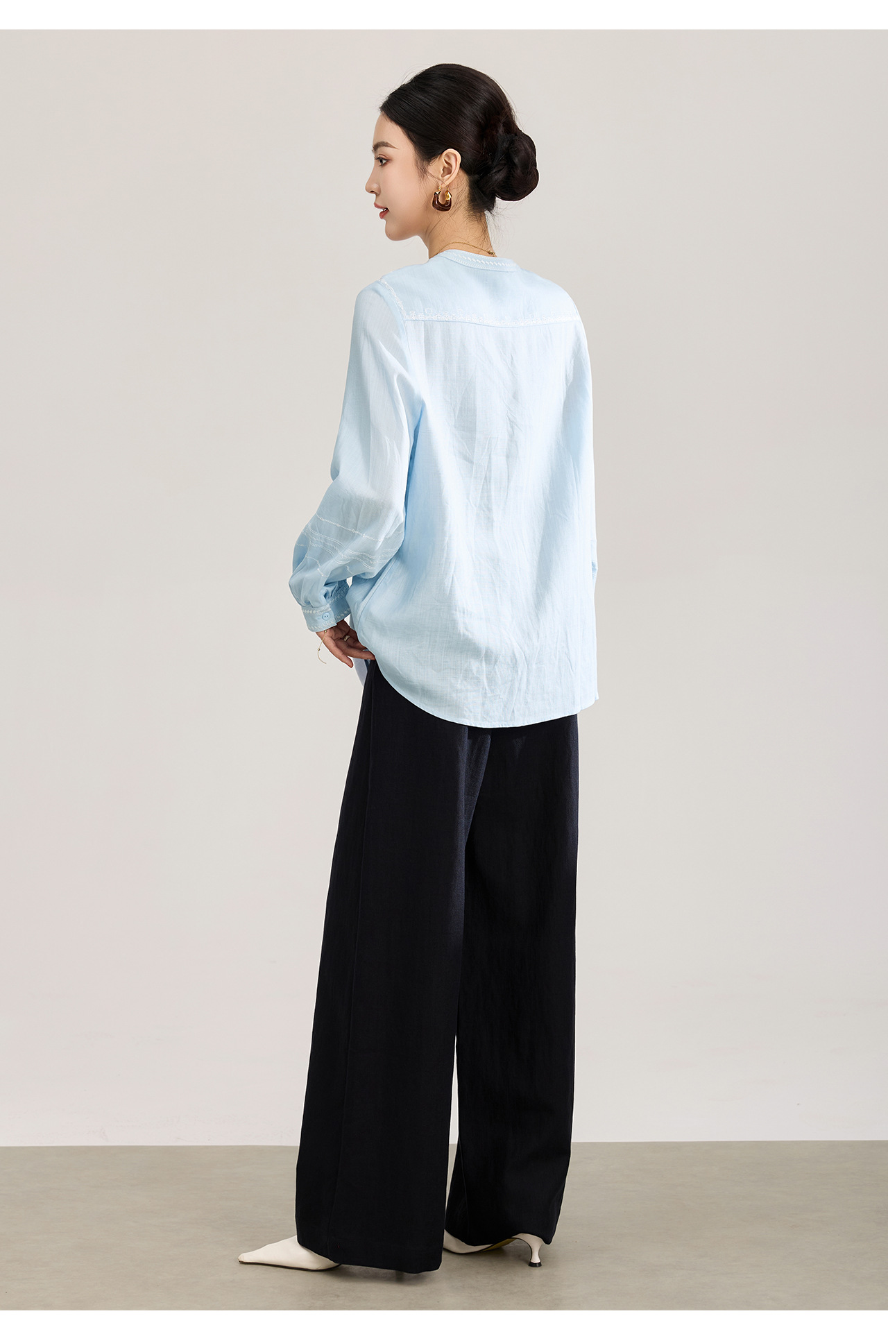 Áo sơ mi nữ chất liệu linen phối màu tay ngắn phong cách Pháp — màu xanh nhạt chi tiết 17