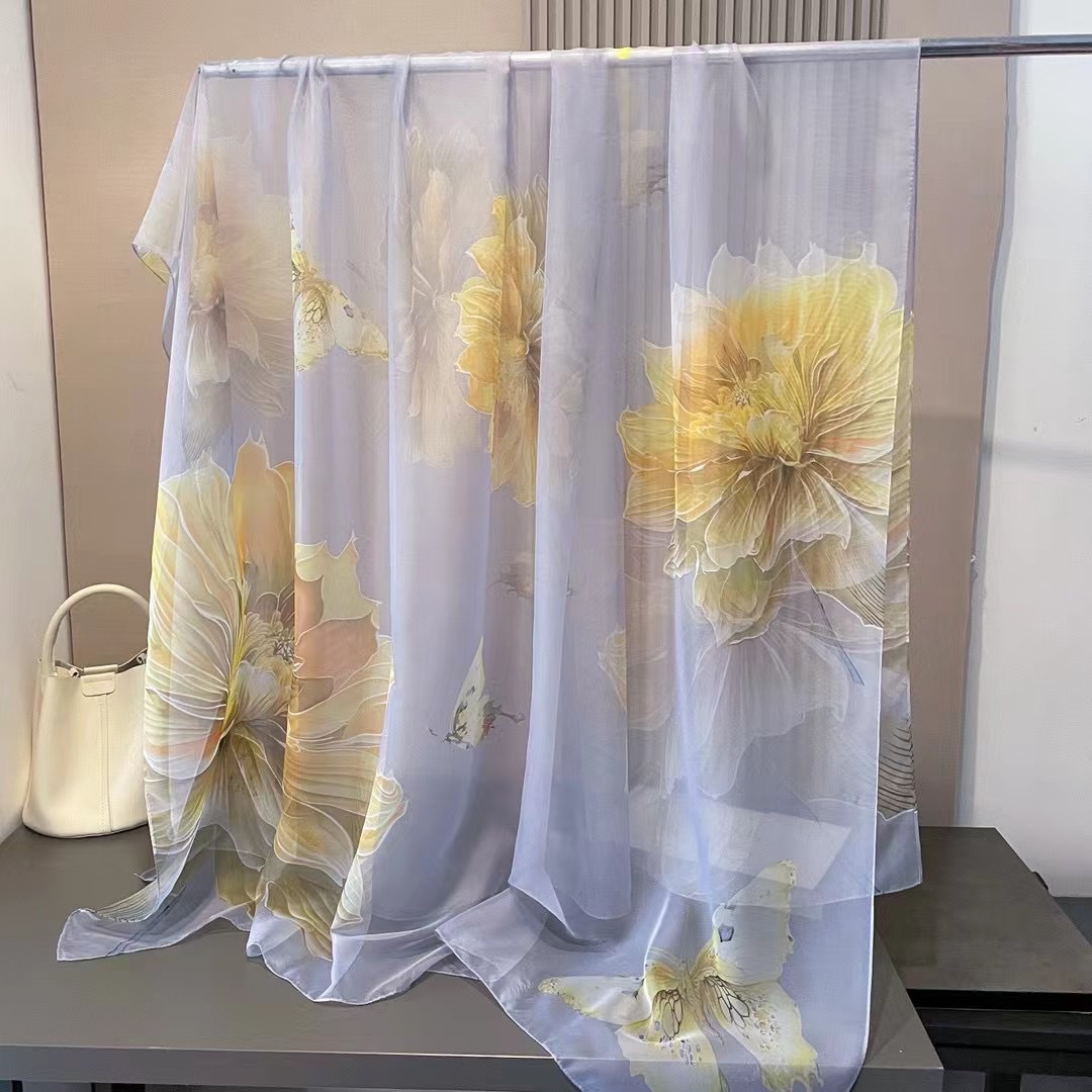 春と秋のシルクスカーフ女性用2026年新作大判ガーゼスカーフ、スタイリッシュでシンプル、多用途、おしゃれな日焼け止めショール、お母さんへのプレゼントに最適。