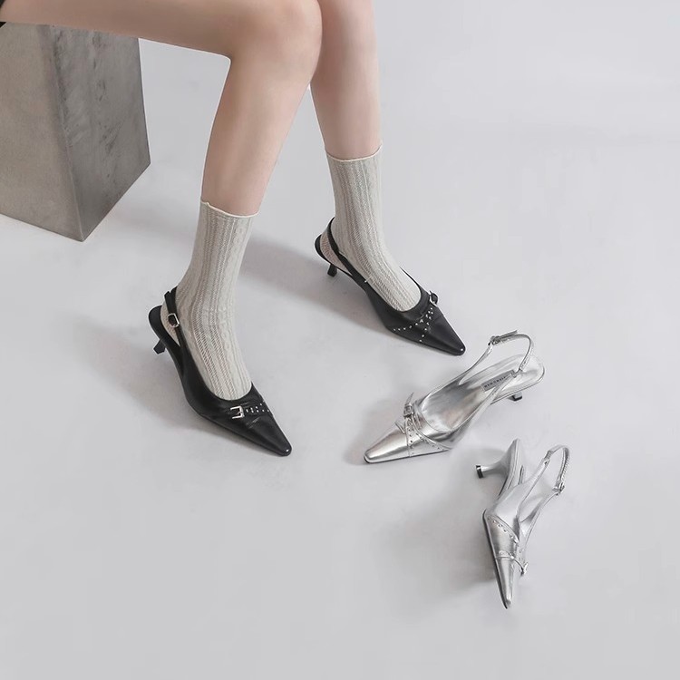 La marea no es una chica oscura ~ Zapatos negros de tacón alto, diseño, nicho, remaches de estilo antiguo, sandalias de oro coreanas, mujeres