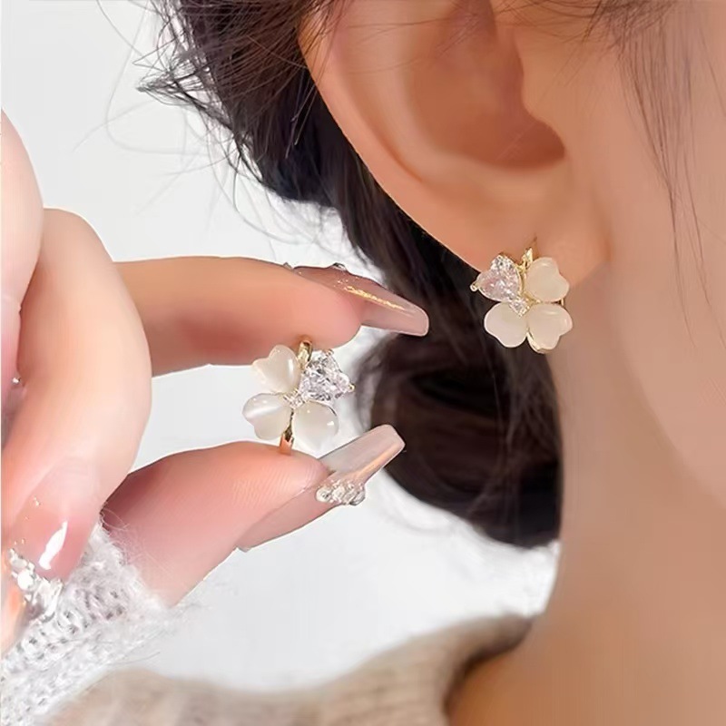 다이아몬드가 박힌 고급 고양이 눈석, 네잎 꽃 귀걸이, 가벼운 럭셔리, 패셔너블한 러브 틈새 디자인, 다용도 귀걸이