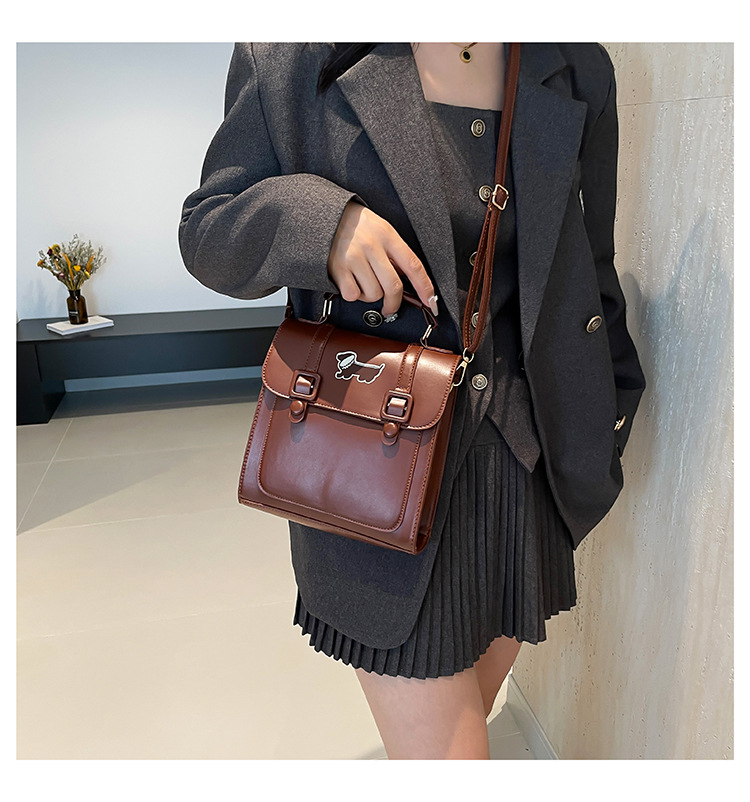A new 2024 French retro backpack for women, a trendy and versatile single-shoulder bag with a large capacity for commuting undefined
