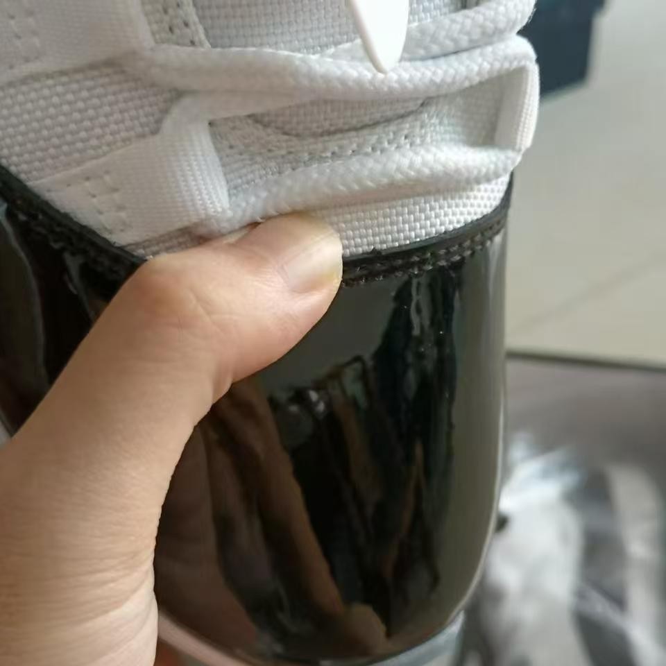 1: 1 original en el extranjero Jordan AJ11 verdadero cojín de carbono con amortiguación inferior 48.5 zapatillas de baloncesto masculinas y femeninas image 2