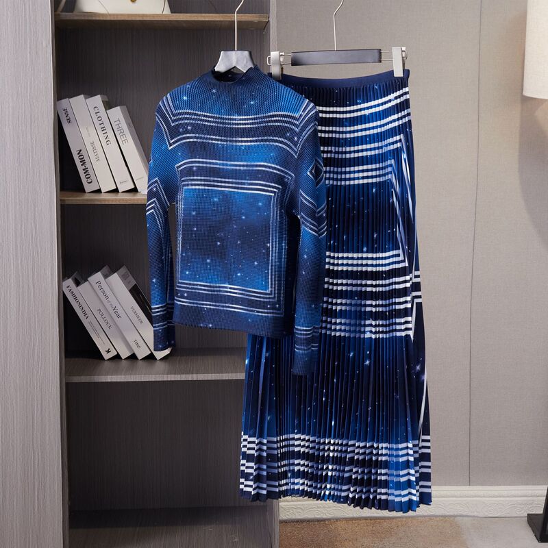 Factory direct 2023 pleated autumn and winter new fashion high-end foreign style slim two-piece starry sky print top