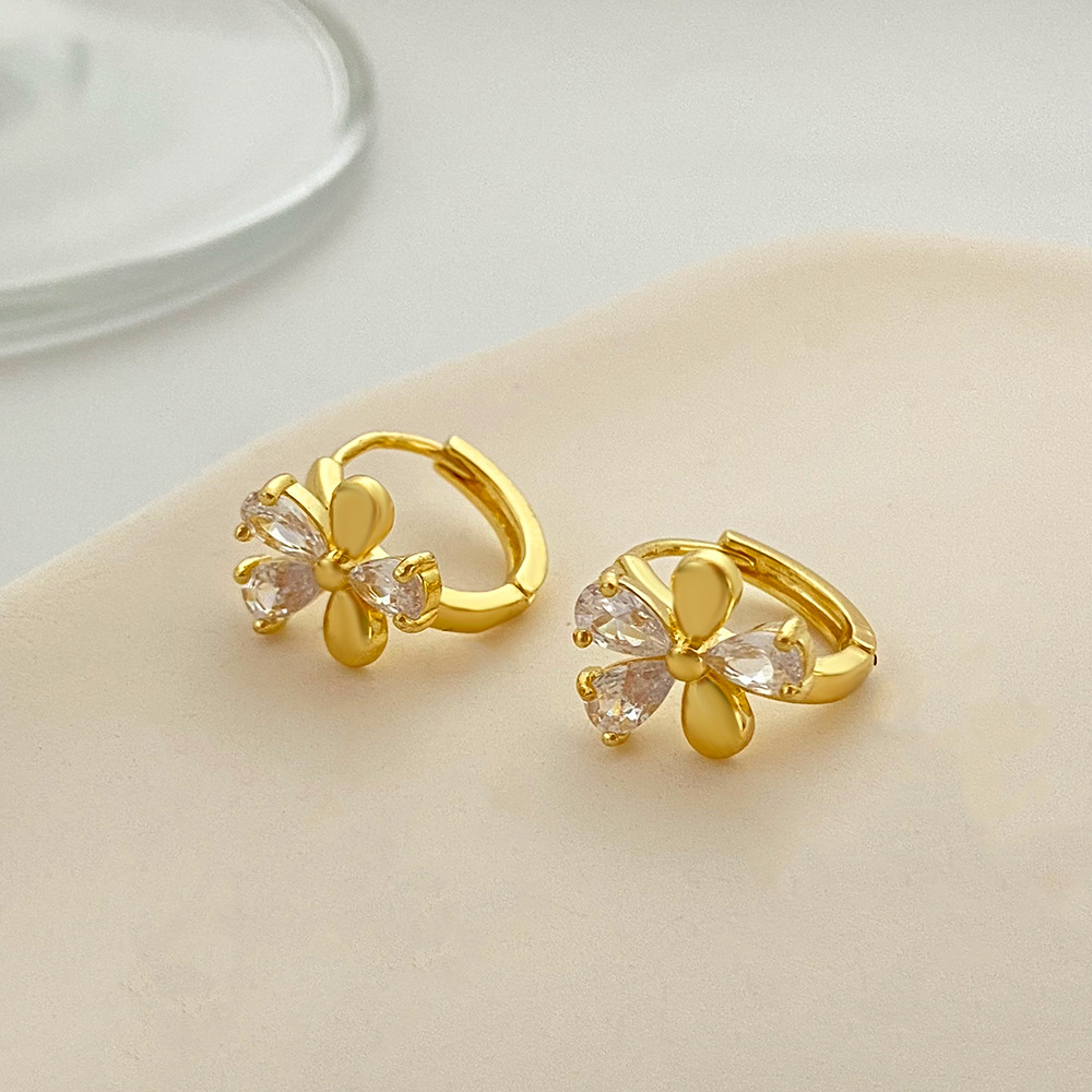 Simple Style Copper Micro Inlaid Zircon Flower Heart Earrings display picture 5