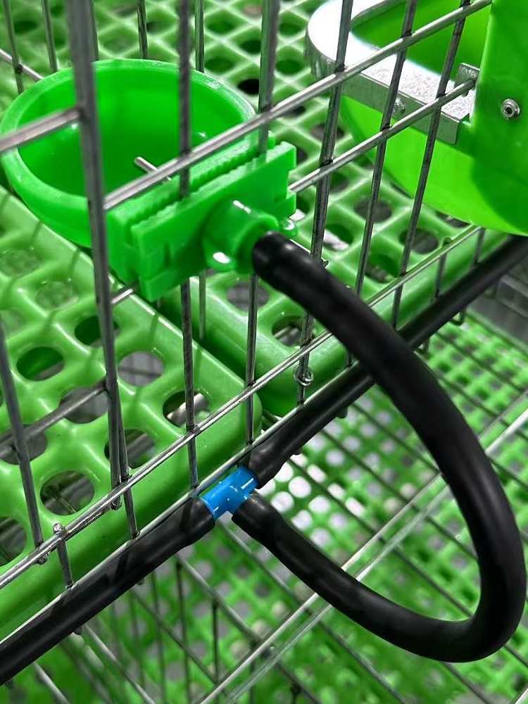 不湿下巴悬挂打不翻自动兔饮水器防啃咬兔用塑喂水器水碗兔子加厚