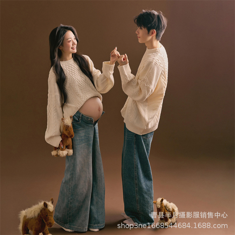 Maternity Photos, Couple Theme Photo Clothing, Autumn and Winter Pregnant Mommy Indoor Lazy Style Pregnant Belly Photos Indoor Photos